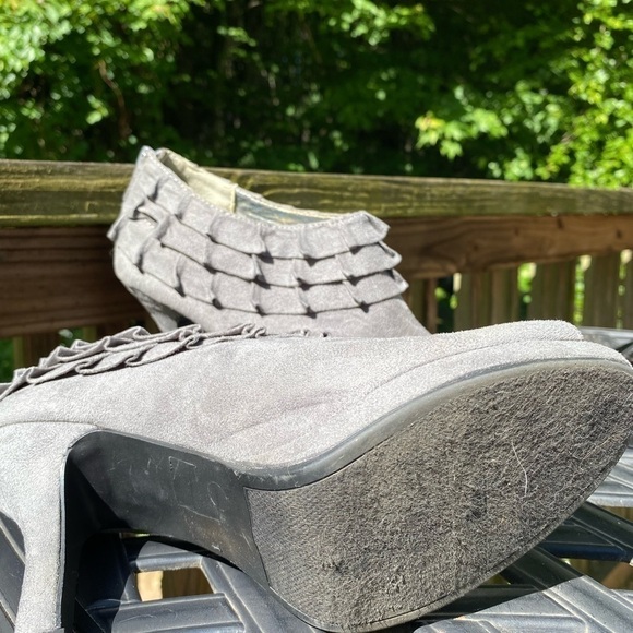 Rampage-gray ankle bootie 9.5 worn once. ruffle, zippered back - Picture 12 of 16